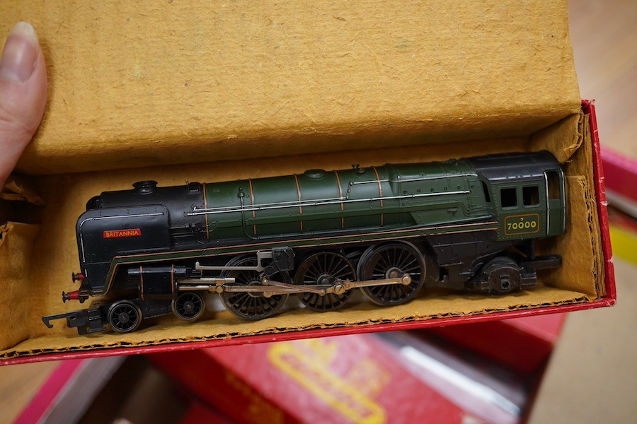 Nineteen boxed Tri-ang Railways, Tri-ang Hornby, etc. 00 gauge railway items, including six locomotives; a Flying Scotsman, two Britannia Class locomotives, a Princess Royal Class locomotive, a Class 3MT, and an LMS 0-6-